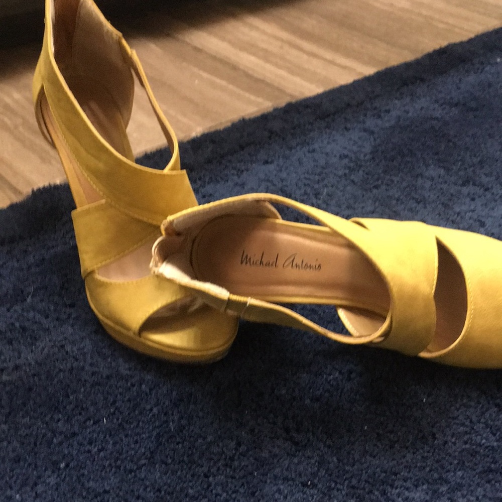 Yellow heels - Picture 3 of 3
